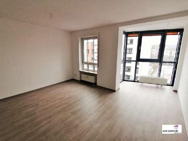 CHARMANTE SINGLEWOHNUNG MIT KÜCHENZEILE.