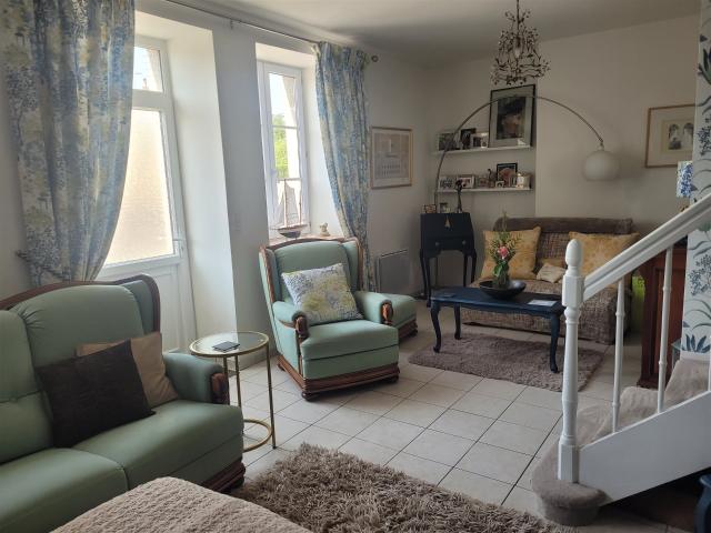Charmante petite maison de campagne avec grand jardin et gar. 108m² Husson