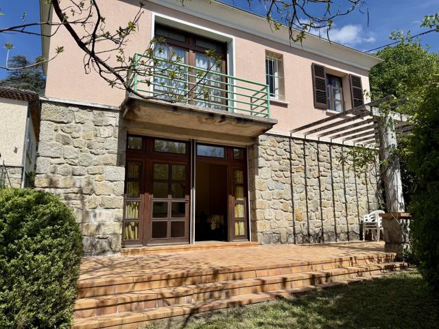 Charmante Petite Maison « Rose » des années 50 Jardin arbo. 74m² Vals les Bains