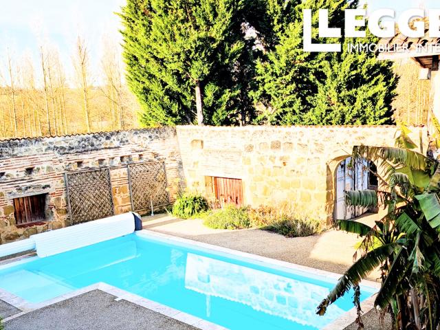 Charmante propriété au calme avec 1,4H de terrain, gite T2 separé, nombreuses dépendances et piscine