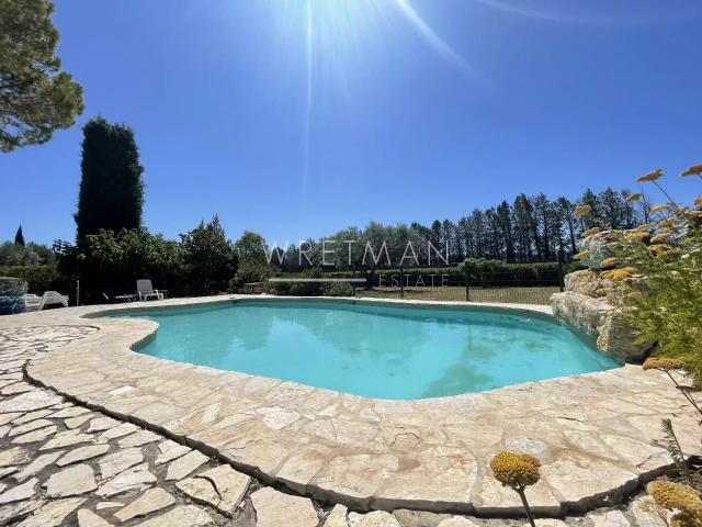 Charmante propriété avec 1 hectare de terrain Le Luc en Pr. 238m² Le Luc