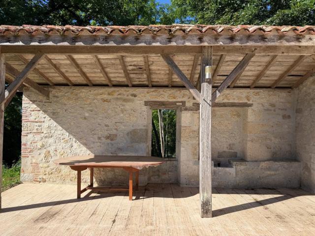 Charmante propriété avec Gîte indépendant, piscine et pigeonnier sur près de 4000m2
