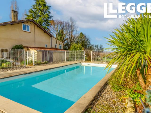 Écrin de tranquillité en Dordogne avec piscine, jardin et dépendances – Pontours