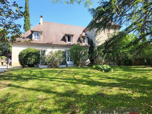 Charmante Propriete A 10 Minutes Du Centre Ville De Cahors 260m² Pradines