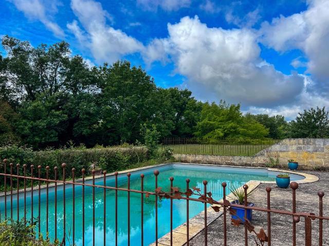 Charmante propriété dans le Fronsadais 241m² Libourne