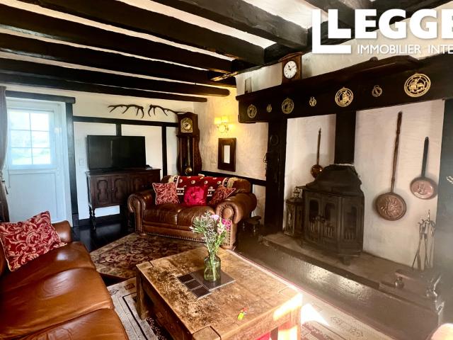 Charmante propriété de caractère, trois chambres, grange, petite maison et 7.110m2 de jardin