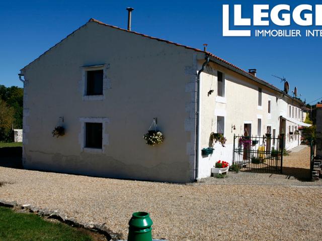Charmante propriété de quatre chambres avec deux gîtes et un grand jardin