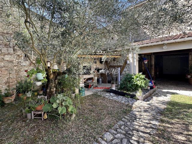 Charmante propriété de village rénovée de 7 chambres avec po. 265m² Saint Méard de Gurçon
