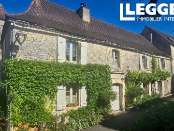 Charmante propriété en pierre au cœur d’un village pittoresque, tout le confort moderne, 5 pièces et piscine
