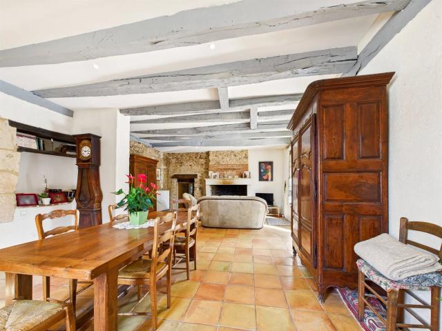 Charmante propriété en pierre avec belle piscine, grand terr. 222m² Bergerac