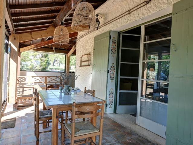 Charmante propriété en pierre avec deux habitations, piscine