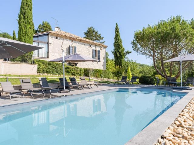 Charmante propriété en pierres en sortie d'un hameau avec su. 210m² Montcuq