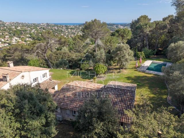 Charmante propriété provençale à pied du village de La Colle. 313m² La Colle sur Loup