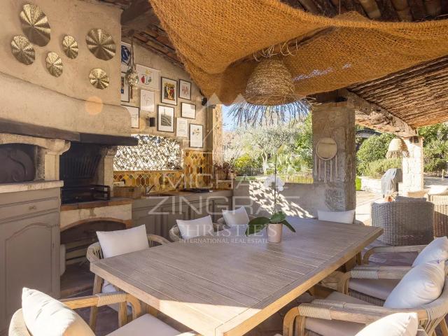 Charmante propriété rénovée avec chambres d’hôtes et espace. 397m² La Colle sur Loup