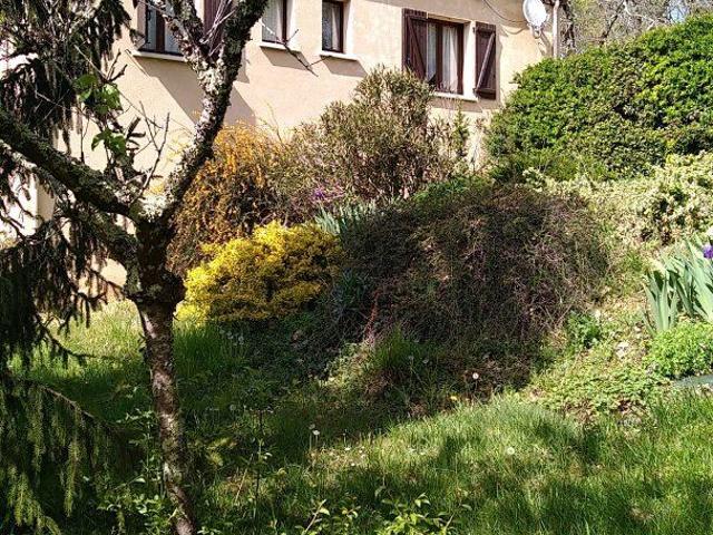 Charmante propriété sur grand terrain arboré Proche des sites touristiques