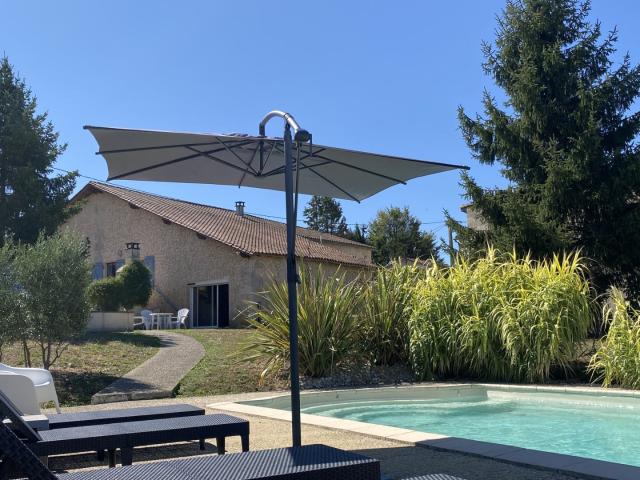 Charmante Propriété 3 Chambres avec Piscine Chauffée – Proch. 130m² Saint Romain