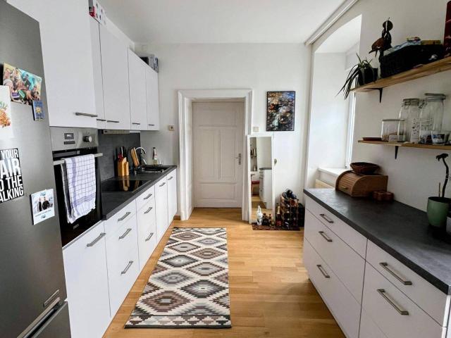 Charmante, provisionsfreie und neu renovierte 2 Zimmer Wohnung in FH Nähe