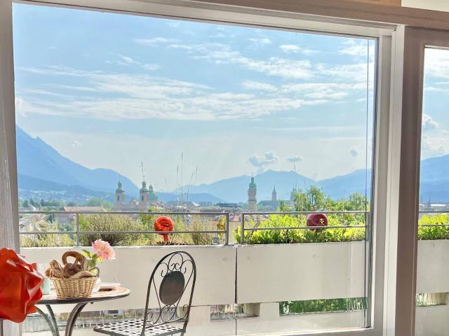 Charmante Retro Wohnung mit Panorama Blick über Innsbruck ung. 35 m2, Balkon & Tiefgarage