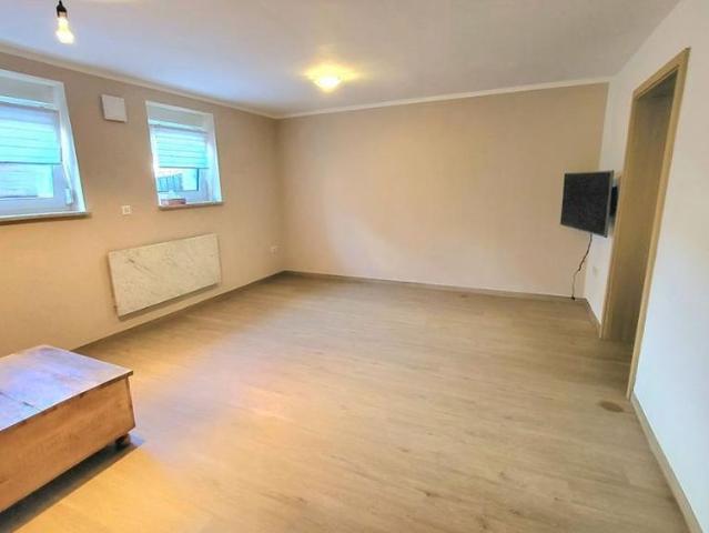 Charmante, renovierte 2 Zimmer Wohnung mit hochwertiger Einbauküche
