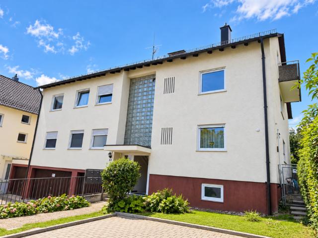 Charmante, renovierte 2 Zimmer Dachgeschosswohnung m. Balkon in ruhiger Lage AN EINZELPERSON