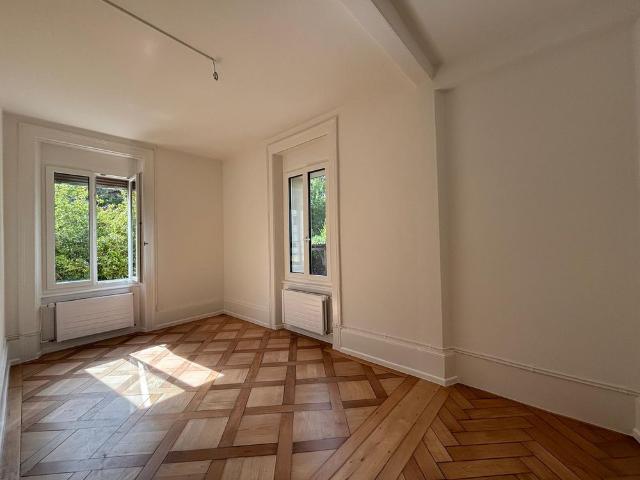 Charmante, renovierte 3 Zimmer Wohnung an der Nelkenstrasse 4, Biel