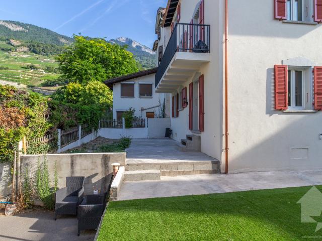 Charmante, renovierte 3,5 Zimmer Wohnung mit Garten und Terrasse