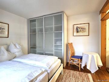 Charmante, renovierte und ruhige 2 Zimmer Wohnung mit Sonnenterrasse im Vorgarten Münchens Moosach