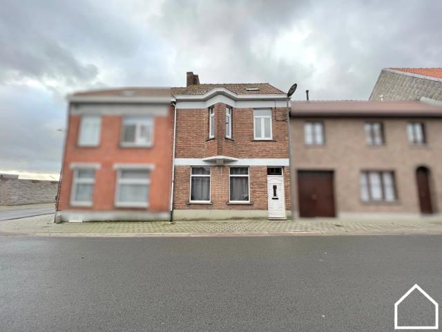 CHARMANTE RIJWONING MET 3 SLAAPKAMERS EN ZONNIGE KOER IN HARTJE MESEN