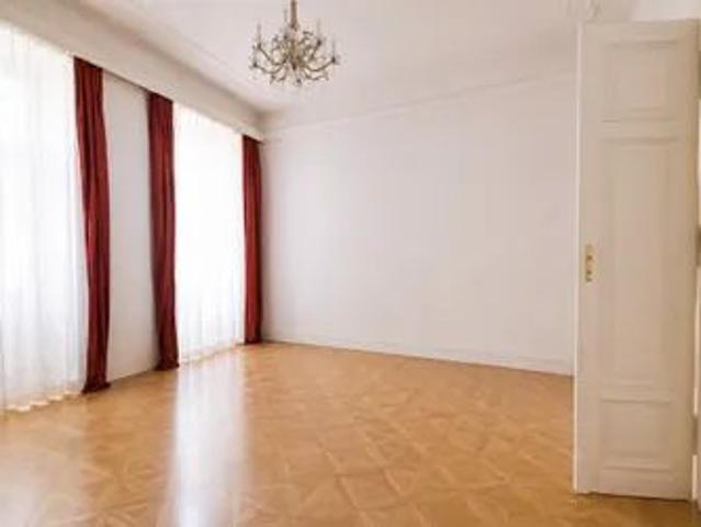 CHARMANTE RUHIGE ALTBAUWOHNUNG IN BESTER INNENSTADTLAGE möbliert oder unmöbliert