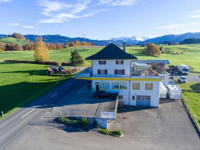 Charmante Wohnhaushälfte mit Werkstatt und Alpenpanorama