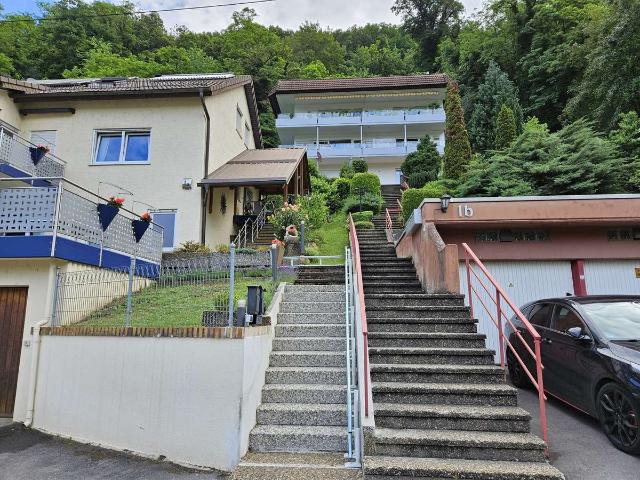 Charmante Wohnung für Paare oder Singles mit MEGA Terrasse und Ausblick!