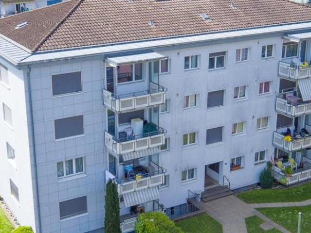 Charmante Wohnung mit Balkon sucht neue Mieterschaft.