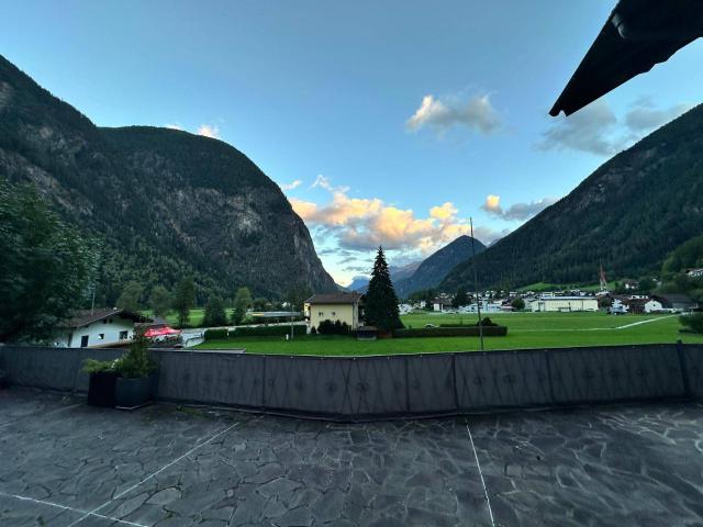 Charmante Terrassenwohnung mit einem Ausblick in die Ötztaler Bergwelt