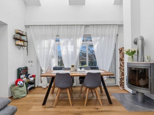 charmante und helle 4,5 Zimmer Wohnung in Lauterach: Wintergarten mit Blick ins Grüne!