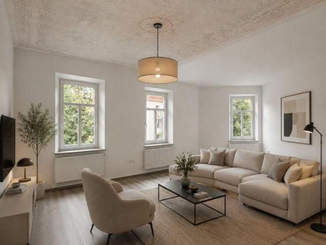 Charmante und vollständig renovierte 5 ZKB Altbauwohnung mit Garten und Zugang zum Schäfflerbach in ruhiger Innenstadtlage