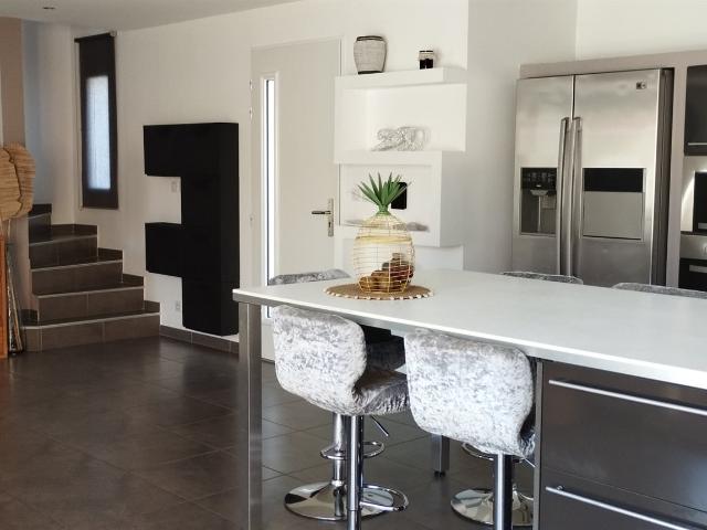 Charmante villa 3 chambres avec piscine Idéale jeune famil. 89m² Saint Estève