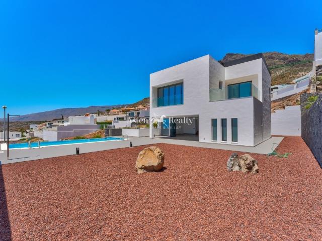 Charmante villa a estrenar, materiales de alta calidad, incr. 476m² Club Miraverde