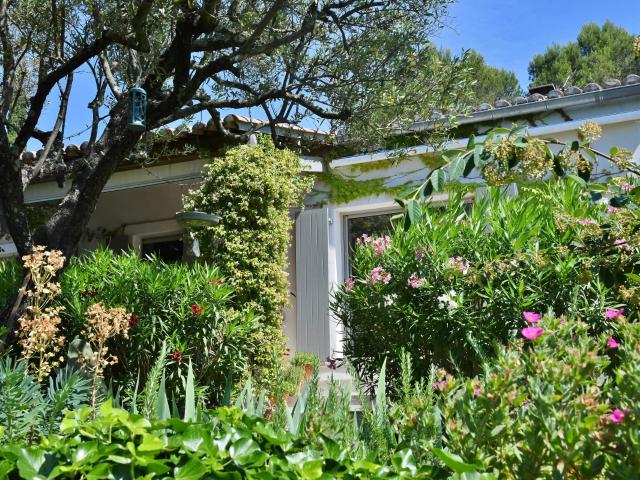 Charmante villa au cœur d'un jardin paysagé et arboré