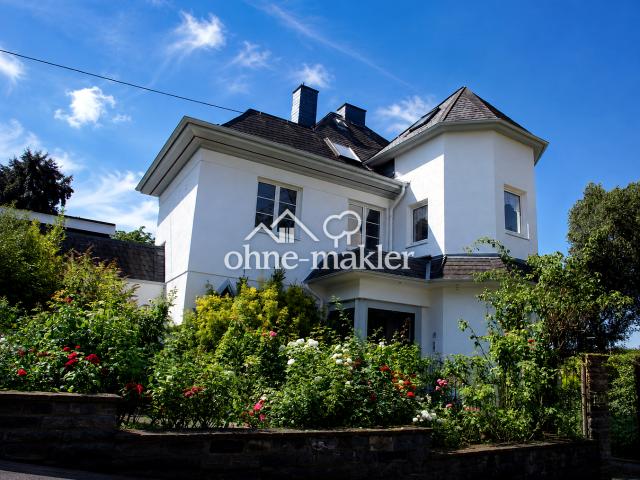 Charmante Villa auf großzügigem, teilbarem Grundstück, alter Baumbestand und unverbaubarer Höhenlage
