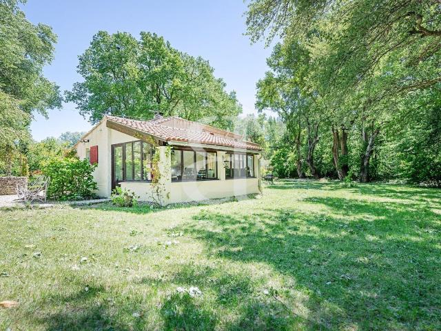 Charmante villa avec terrain arboré avec vue région PERNES L. 115m² Mazan