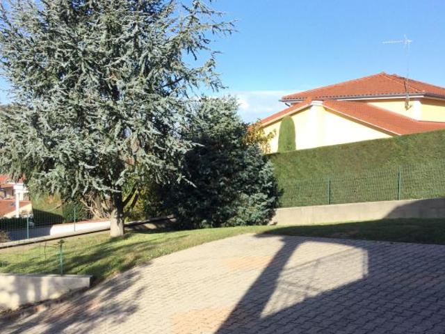 Charmante villa de 152m2 avec TERRAIN de 1 000m2 et SOUS SOL