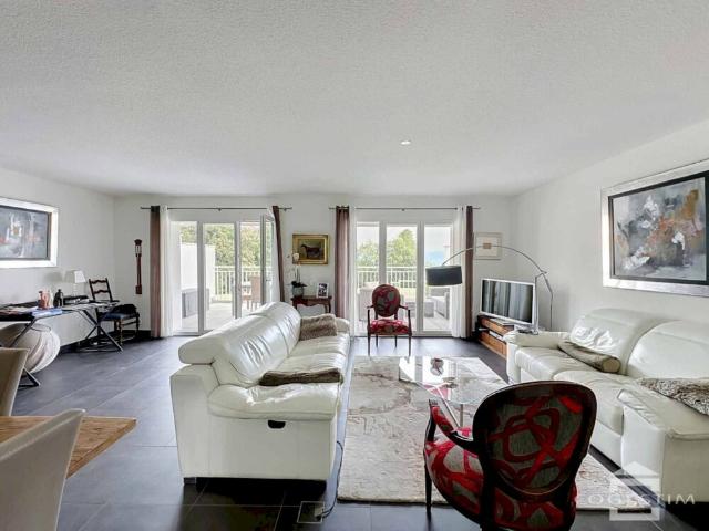 Charmante villa de 5.5 pièces de 170 m² habitables avec vue imprenable sur le lac et les Alpes