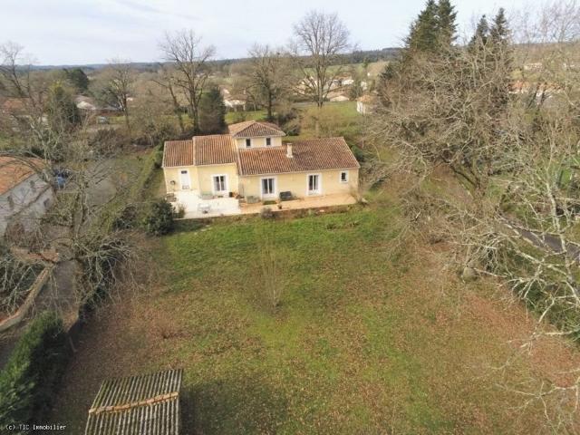 Charmante Villa de Plain Pied à Chabanais 165m² Saint Quentin sur Charente