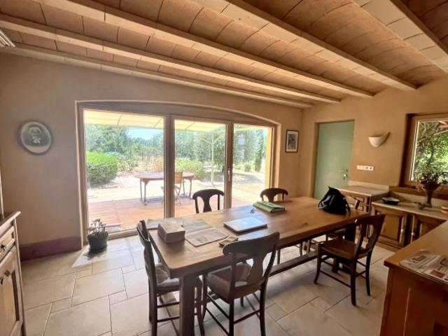 Charmante villa familiale avec grand terrain et revenus solaires