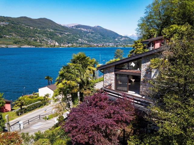 Charmante Villa mit Panoramablick auf den See