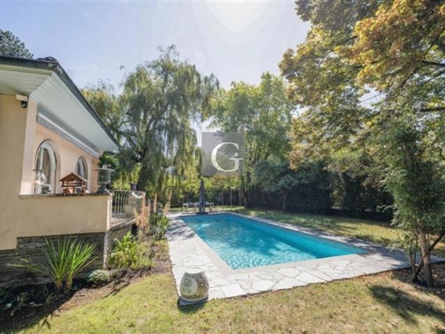 Charmante Villa mit gestaltetem Garten und Schwimmbad in Chêne Bougeries