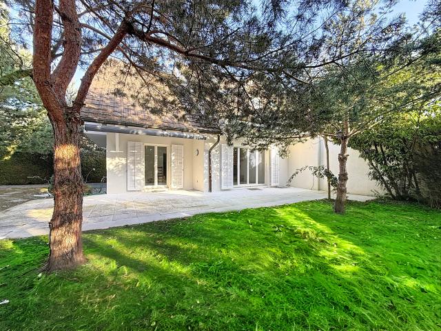 Charmante Villa mit großem Garten und privatem Atelier in Commugny
