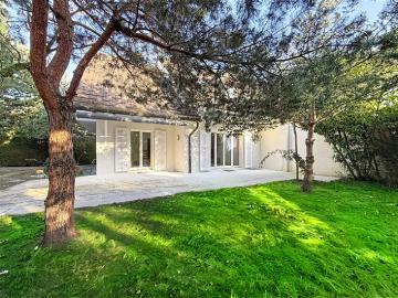 Charmante Villa mit großem Garten und privatem Atelier in Commugny