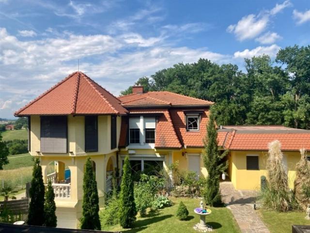 Charmante Villa mit 2 getrennten Wohneinheiten verbinden Sie Beruf und Privat