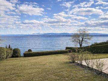 Charmante Villa mit 5,5 Zimmern am Wasser